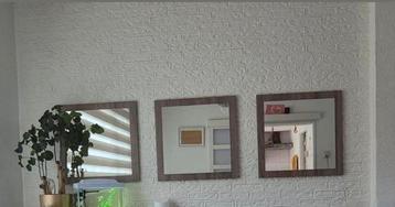3x Vierkante Spiegels met Houten Rand beschikbaar voor biedingen