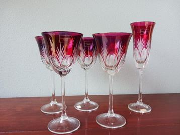 4 Wijnglazen  en 1 champagne glas Laura Ashley   beschikbaar voor biedingen