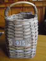 Rieten mand  1915 met rotan hengsel, Huis en Inrichting, Woonaccessoires | Schalen en Manden, Rond, Mand, Zo goed als nieuw, Ophalen