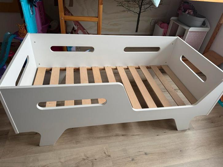 Peuterbed Petit Amelie 140x70, Kinderen en Baby's, Kinderkamer | Bedden, Zo goed als nieuw, 140 tot 160 cm, 70 tot 85 cm, Lattenbodem