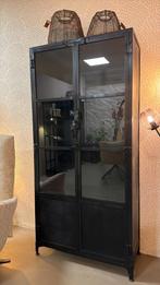 Vitrinekast zwart showmodel hoog, Huis en Inrichting, Kasten | Vitrinekasten, Ophalen, Met deur(en), 50 tot 100 cm, Zo goed als nieuw