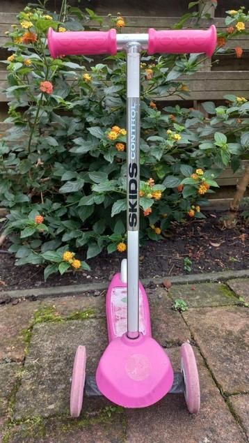 Roze step 3 wielen beschikbaar voor biedingen