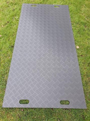 Palletactie: 30 stuks kunststof rijplaten 300x100x15mm beschikbaar voor biedingen