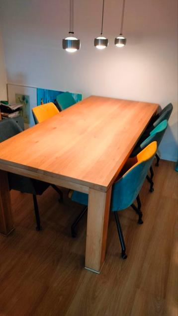 Massief eikenhouten eettafel beschikbaar voor biedingen