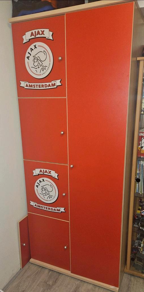 Ajax kast en ajax bureau, Huis en Inrichting, Kasten | Kledingkasten, Gebruikt, Ophalen