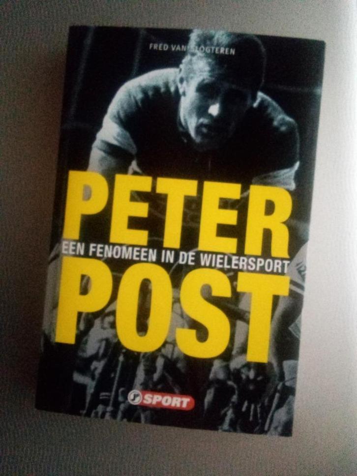 Peter Post een fenomeen in de wielersport, Boeken, Sportboeken, Gelezen, Lopen en Fietsen, Ophalen of Verzenden
