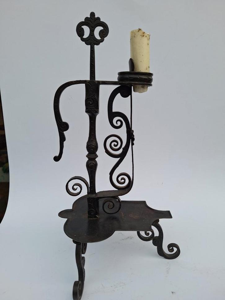 18e-19 e Arts en Crafts smeedijzeren kandelaar, Antiek en Kunst, Antiek | Kandelaars, Ophalen of Verzenden