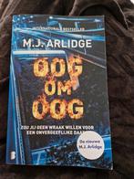 M.J. Arlidge - Oog om oog, Boeken, Thrillers, Gelezen, Ophalen of Verzenden, M.J. Arlidge