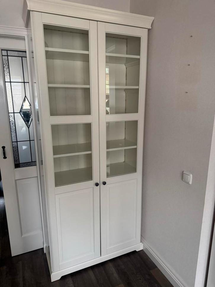 Liatorp IKEA Vitrinekast Wit/Crème - Heel!, Huis en Inrichting, Kasten | Boekenkasten, Gebruikt, 50 tot 100 cm, 200 cm of meer