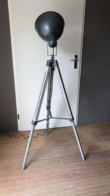 Vloerlamp industriële look - driepoot - 145 cm - verstelbaar beschikbaar voor biedingen