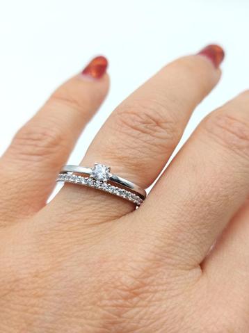 Zilveren ring met zirkonia's, 18 mm beschikbaar voor biedingen