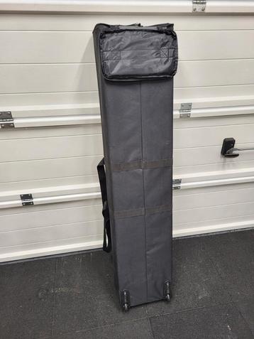Koffer, flightcase, rolkoffer, trolley, emigreren, transport beschikbaar voor biedingen