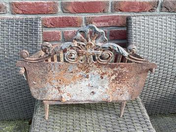 Antiek vuurkorfje , Gietijzer,rococo , Eind 19de eeuw beschikbaar voor biedingen
