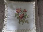 Kussen met borduurwerk ,,rozen,, 45/45 cm., Ophalen of Verzenden, Nieuw, Overige kleuren, Vierkant