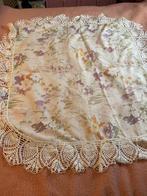 Linnen tafelkleed met bloemen en gehaakte rand. 150x150, Antiek en Kunst, Ophalen of Verzenden