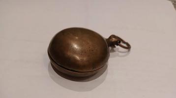 Antieke indiase koperen Limoen of Tabaksdoos beschikbaar voor biedingen