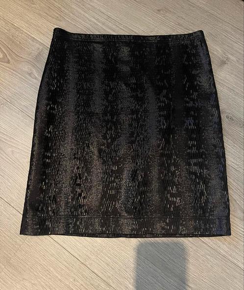 Marc Cain gaaf stretch rokje met rekbare taille maat 44, Kleding | Dames, Rokken, Zo goed als nieuw, Maat 42/44 (L), Zwart, Knielengte