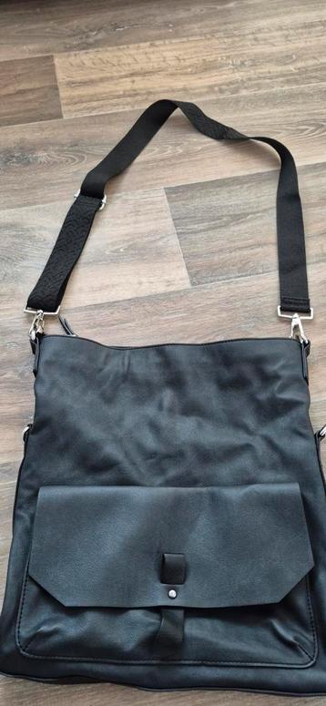 Esprit Schoudertas - Zwart beschikbaar voor biedingen