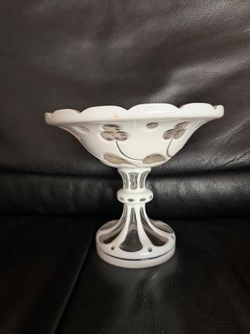 Vintage overlay Schaaltje met Bloemen Decoratie beschikbaar voor biedingen