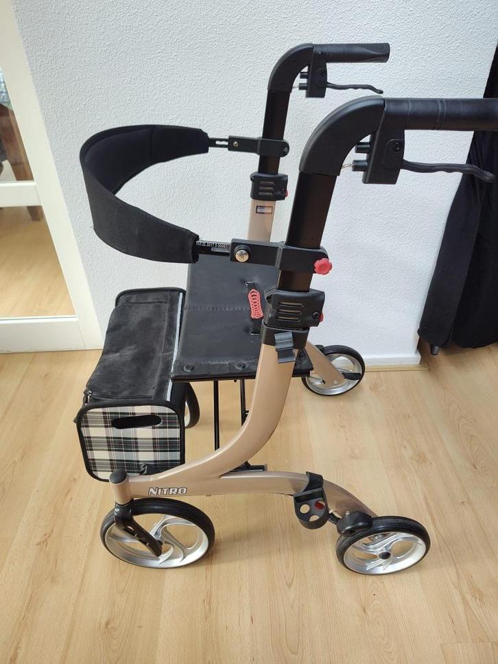 Prachtige en de beste rollator van merk Nitro als nieuw, Diversen, Rollators, Zo goed als nieuw, Lichtgewicht, Opvouwbaar, Ophalen of Verzenden