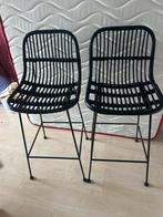 Twee zwarte rotan barkrukken, Huis en Inrichting, Barkrukken, Ophalen, Gebruikt, Met voetsteun, 60 tot 90 cm