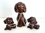 Drie vintage keramiek beeldjes Teckel met 2 pups aan ketting, Ophalen