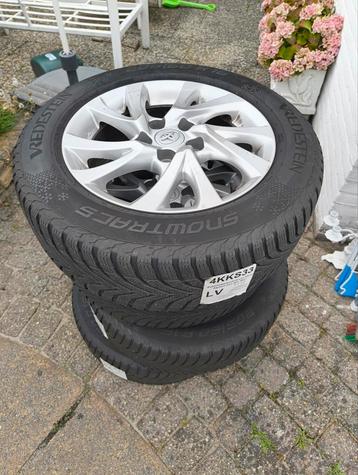 Toyota Prius Wagon Plus 16 inch winterbanden op velgen beschikbaar voor biedingen