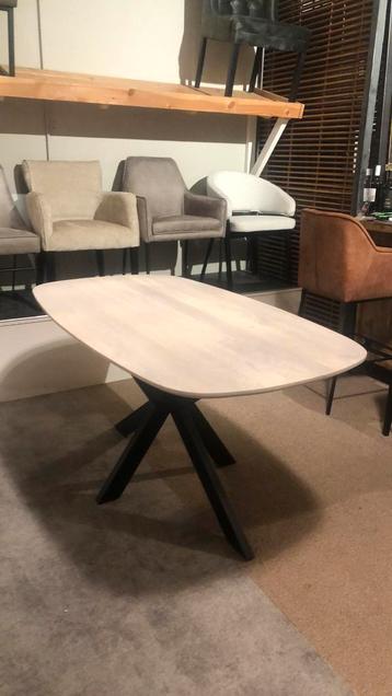 Eettafel Akagi: 160x90, Deens Ovaal SHOWMODEL  beschikbaar voor biedingen