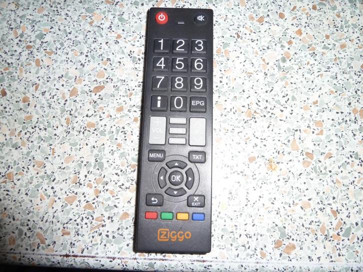 Ziggo senioren afstand bediening met grote cijfers, Audio, Tv en Foto, Afstandsbedieningen, Zo goed als nieuw, Origineel, Ophalen of Verzenden