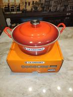 Le Creuset Faitout Braad-/Stoofpan van 28cm/4,9L, Cerise, Huis en Inrichting, Keuken | Potten en Pannen, Ophalen, Gietijzer, Nieuw