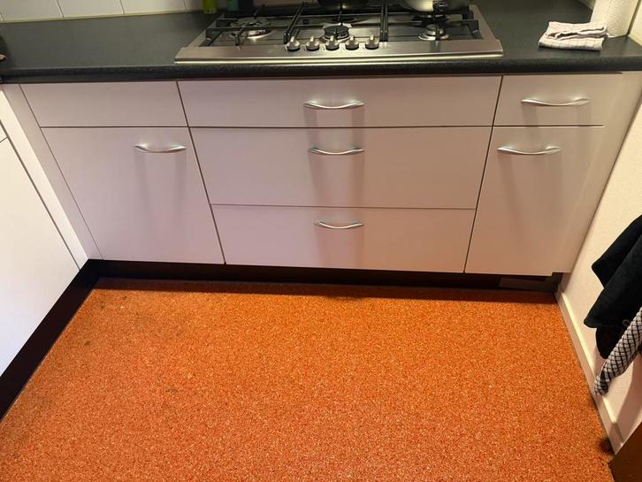 Keuken met inbouwapparatuur, Huis en Inrichting, Keuken | Complete keukens, Gebruikt, Hoekkeuken, Wit, Kunststof, Ophalen