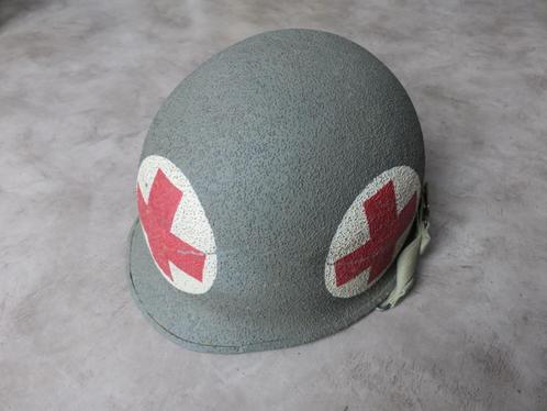 Medic helm + liner WW2 schalen Front seam 1944 Infantry USA, Verzamelen, Militaria | Tweede Wereldoorlog, Landmacht, Helm of Baret