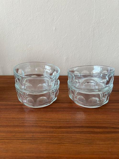 Set van 4 arcoroc 70’s schaaltjes vintage retro, Huis en Inrichting, Keuken | Servies, Zo goed als nieuw, Schaal of Schalen, Overige stijlen
