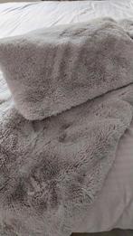 Taupe grijs dik bont plaid + 2 bont kussens dutch decor, Huis en Inrichting, Woonaccessoires | Kussens, Ophalen of Verzenden, Zo goed als nieuw