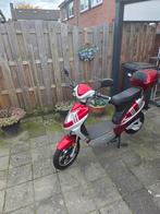 Mooie rode electrische scooter te koop!, Fietsen en Brommers, Snorfietsen en Snorscooters, Ophalen, Zo goed als nieuw, Elektrisch