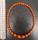 Een antieke bakeliet oranje kralen halsketting, Gebruikt, Oranje, Ophalen of Verzenden, Overige materialen