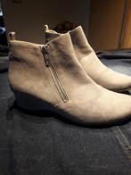 Nieuwe suède enkellaarsjes van Volare, Kleding | Dames, Lage of Enkellaarzen, Volare, Ophalen of Verzenden, Zo goed als nieuw