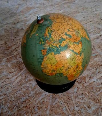 Wereldbol beschikbaar voor biedingen