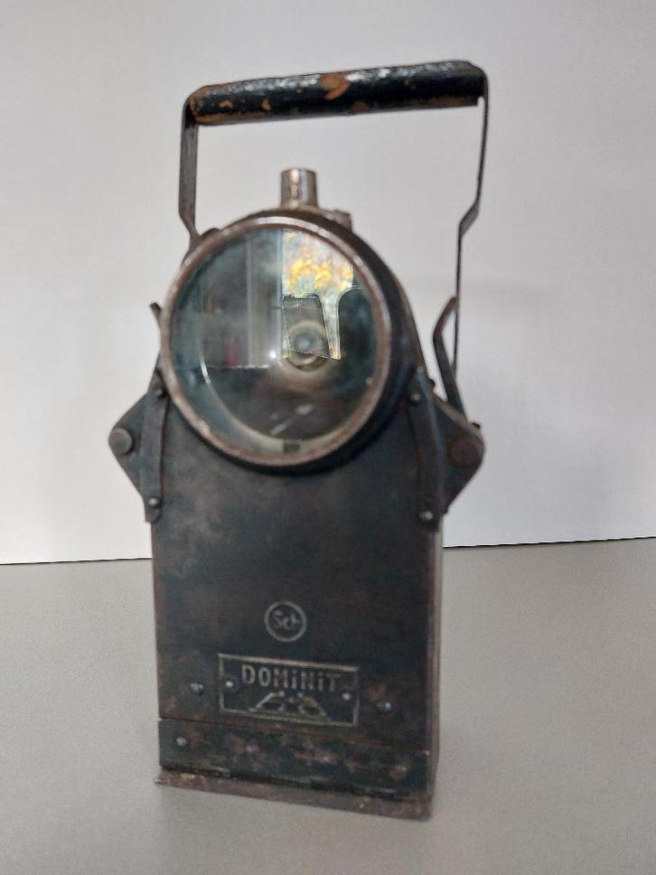Antieke Accu Mijnlamp / Seinlamp - DOMINIT-WERKE - WO2 ?, Antiek en Kunst, Antiek | Gereedschap en Instrumenten, Ophalen of Verzenden