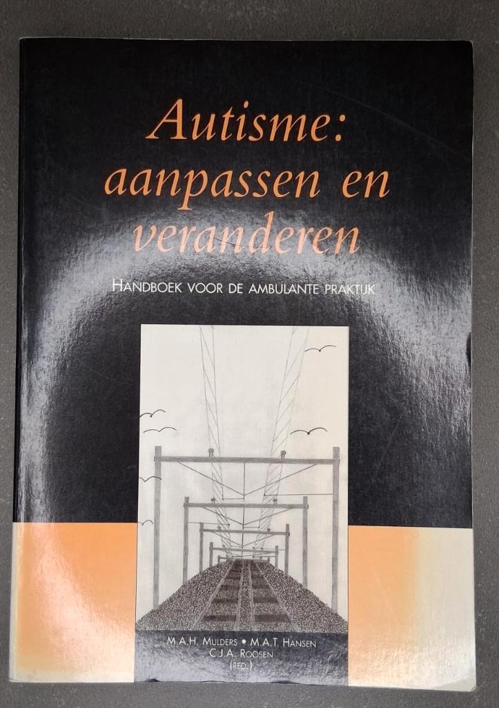 Autisme: aanpassen en veranderen, 9789023228783, Boeken, Advies, Hulp en Training, Zo goed als nieuw, Verzenden