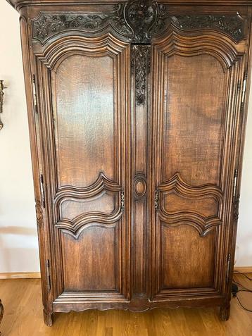 Louis XVI antieke kast beschikbaar voor biedingen