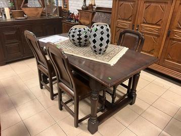 Zeer nette eettafel set met 4 kwaliteit stoelen met lederen beschikbaar voor biedingen
