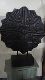 super mooie ronde teak houten plaat bewerkt  op een voet, Antiek en Kunst, Ophalen of Verzenden