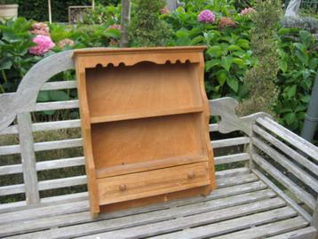 Houten Wandkastje/Keukenkastje beschikbaar voor biedingen