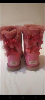Roze uggs met strikjes, Kleding | Dames, Schoenen, Ophalen of Verzenden, Zo goed als nieuw, Roze
