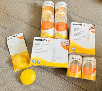 Medela set; flessen, hulpset, handkolf, tepelhoedjes beschikbaar voor biedingen