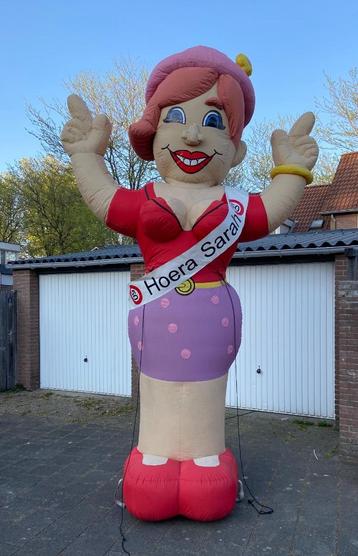 Sarah feestend / opblaasfiguur / 4m hoog pop te huur  beschikbaar voor biedingen