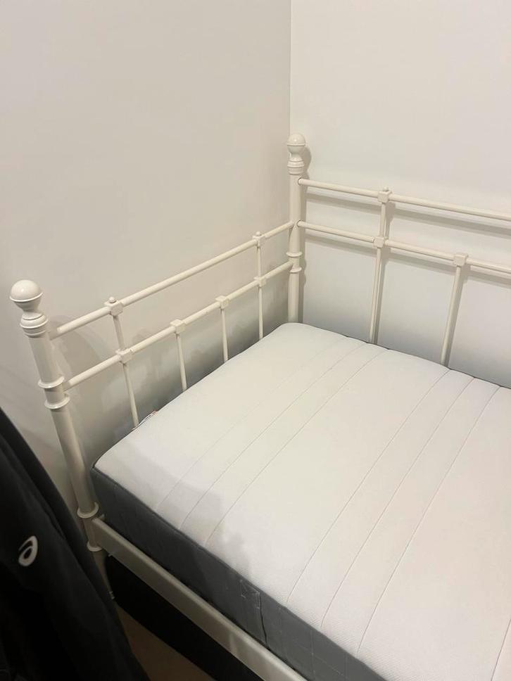 Ikea bedframe met lattenbodem (zonder matras), Huis en Inrichting, Slaapkamer | Bedden, Gebruikt, Eenpersoons, 90 cm, 200 cm, Metaal