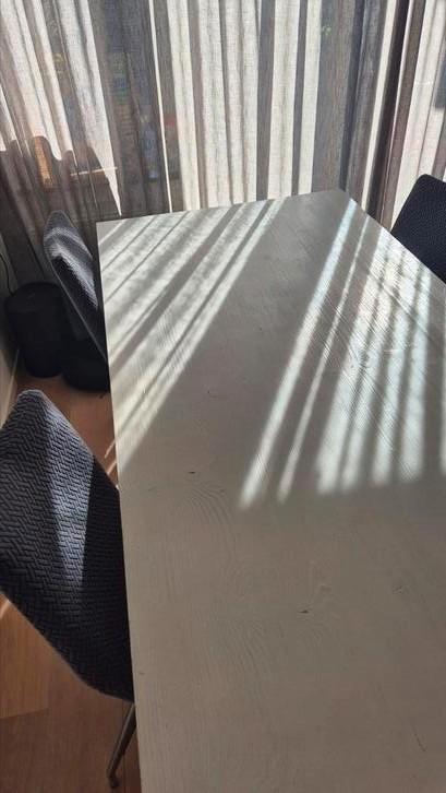 Eetkamerset, witte tafel en 4 grijze stoelen, Huis en Inrichting, Complete eetkamers, Gebruikt, 4 tot 6 stoelen, Ophalen