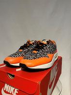 Maat 44 - Nike Air Max 1 Just Do It Pack Black Orange, Kleding | Heren, Schoenen, Overige kleuren, Verzenden, Nike, Nike